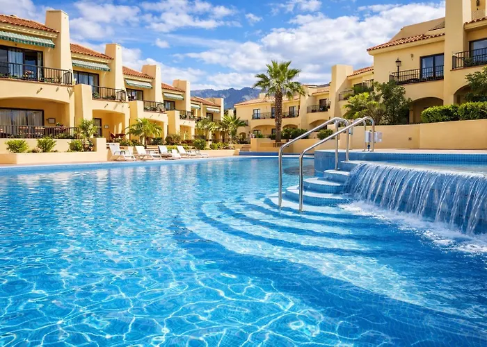 Sun & Pool Retreat Complex *