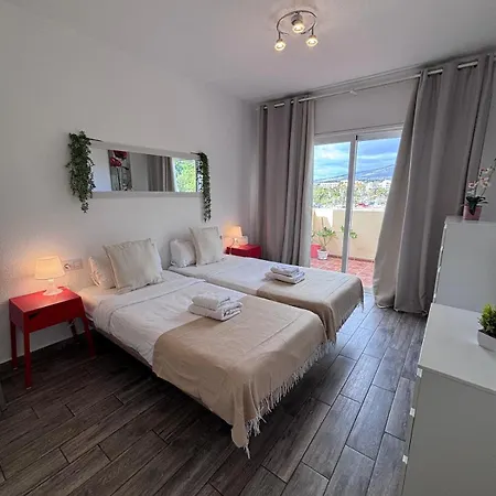 Sun & Pool Retreat Complex Apartment *