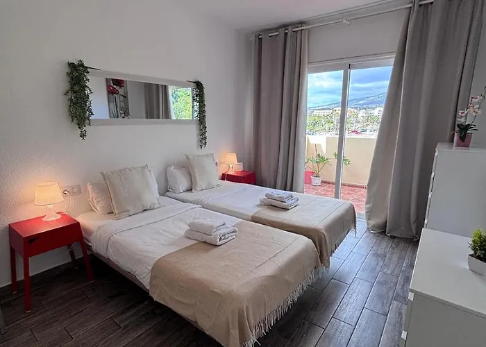 Sun & Pool Retreat Complex Apartment *